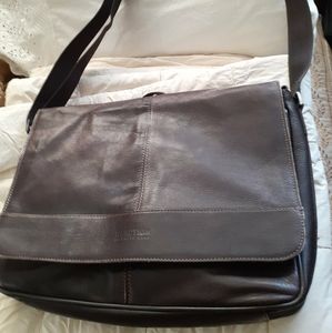 Kenneth Cole Reaction leather Snap Flapover crossbody Messenger bag
